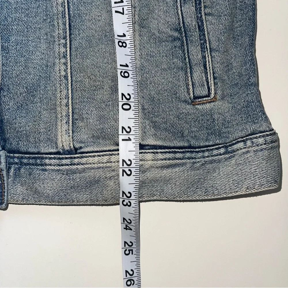 Maurices Medium Sandblast Wash Vintage Destructed Denim Jacket Medium Women’s - Picture 9 of 12